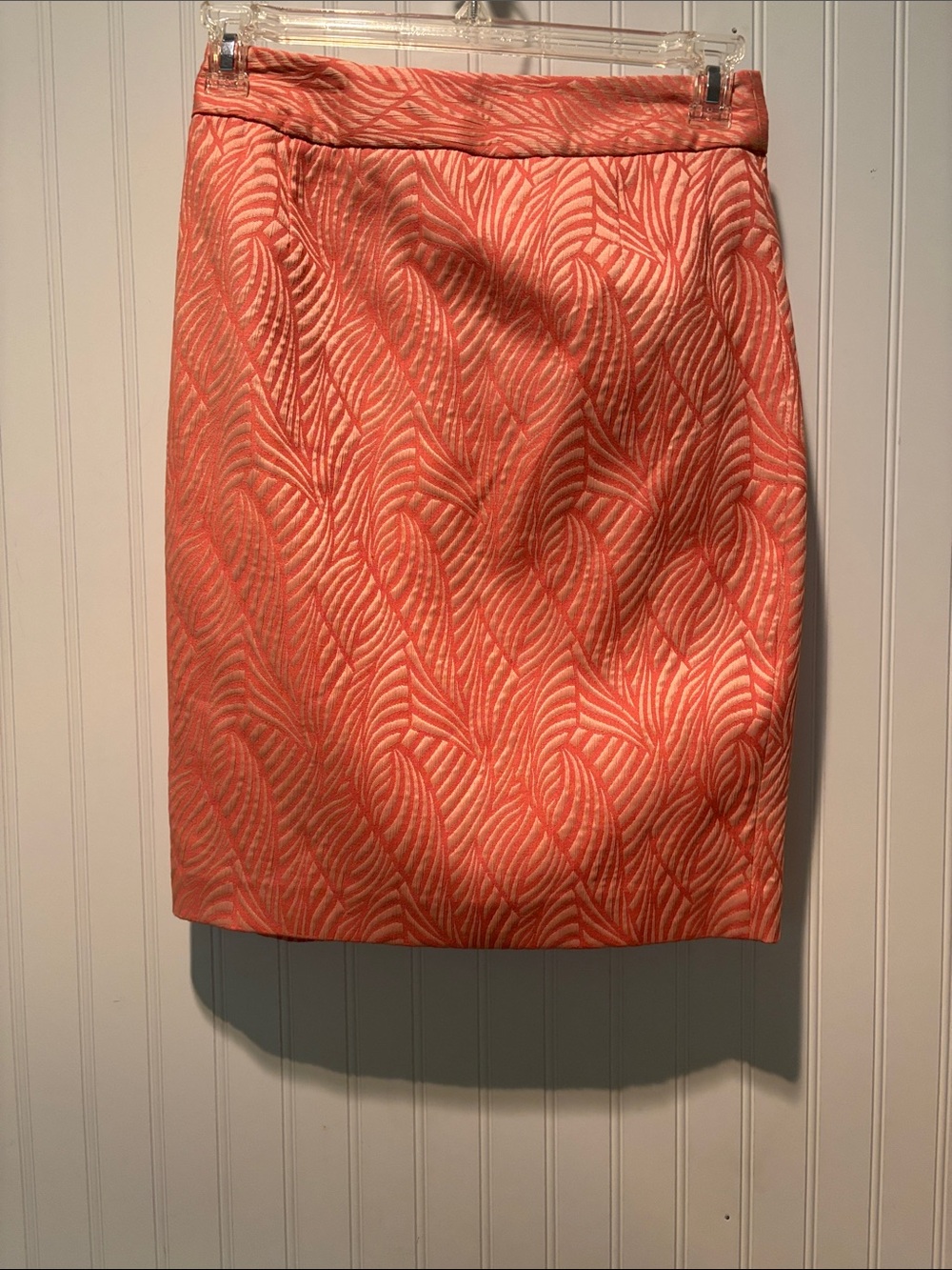 Calvin Klein Women’s Pencil Skirt in Peach Pink Jacquard Sheen Leaf Print Sz 4